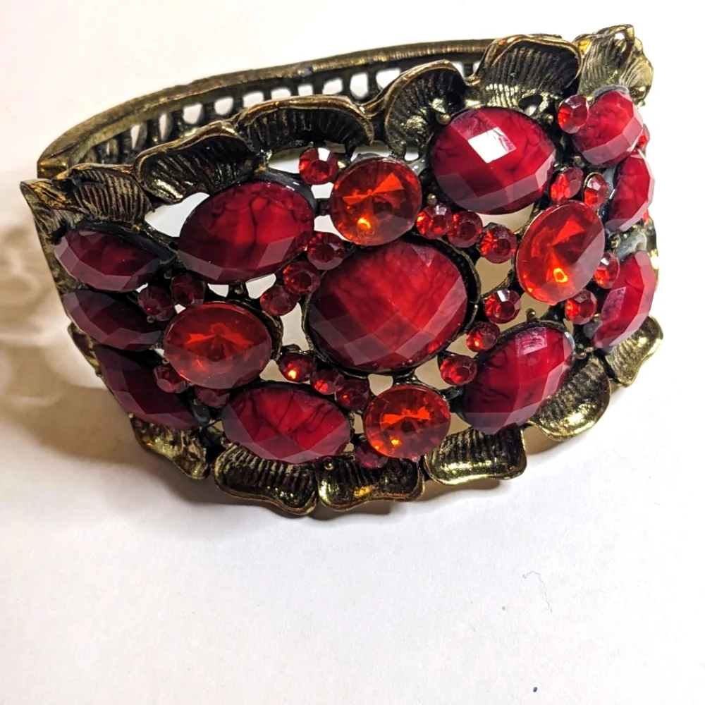 Vintage Antique Gold Tone Hinged‎ Oval Metal Bracelet